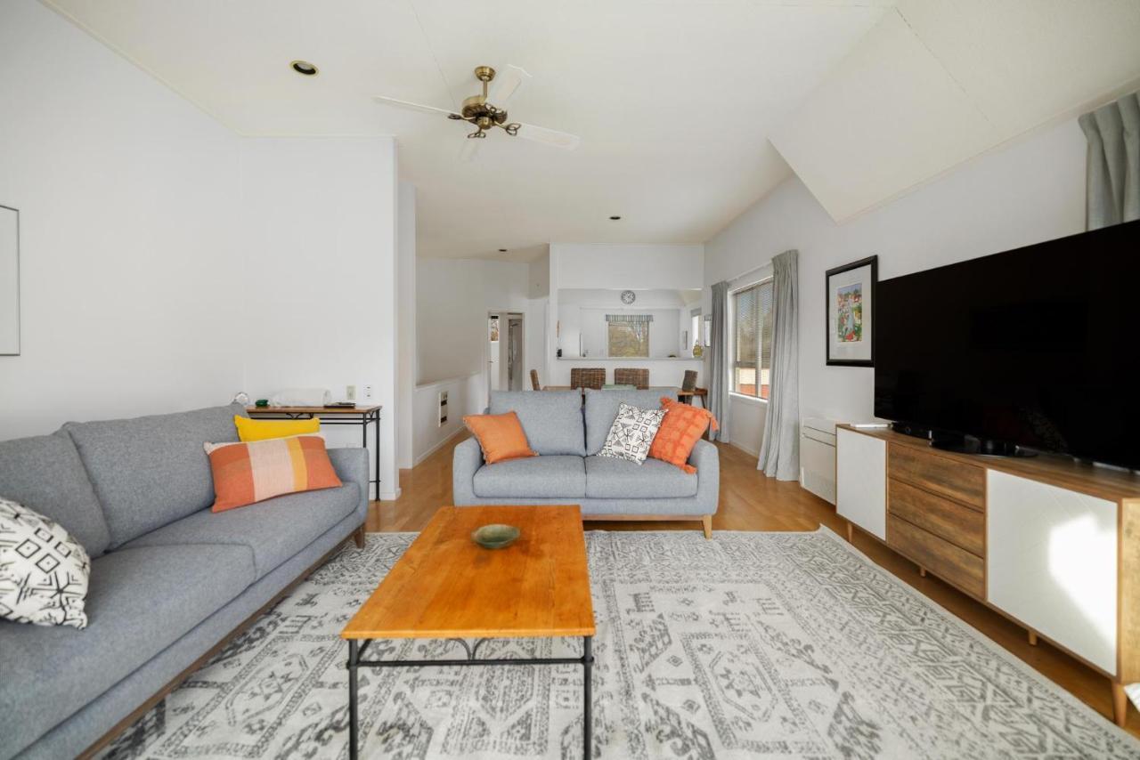 Charming Views Appartement Wanaka Buitenkant foto