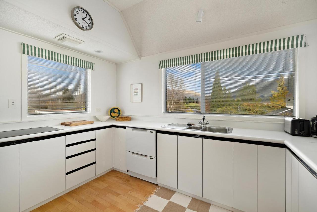 Charming Views Appartement Wanaka Buitenkant foto